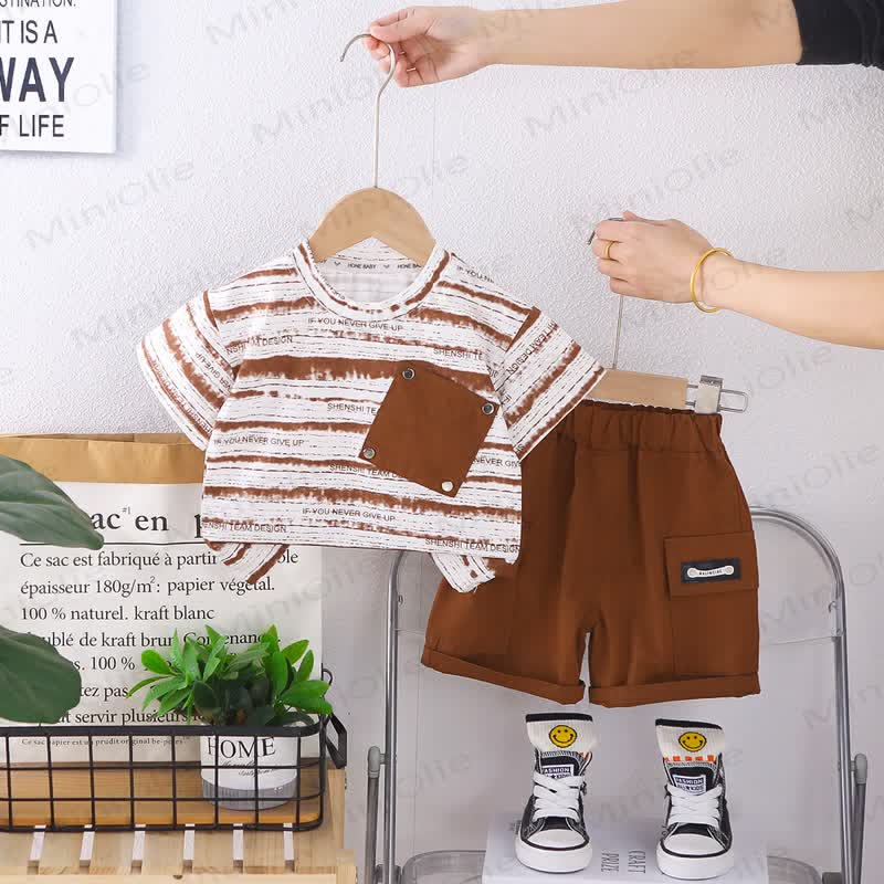 Completo per bambino composto da maglietta a righe con taschino e pantaloncini. - Marrone - 4-5T - image 2