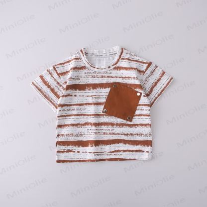 Completo per bambino composto da maglietta a righe con taschino e pantaloncini. - image 4