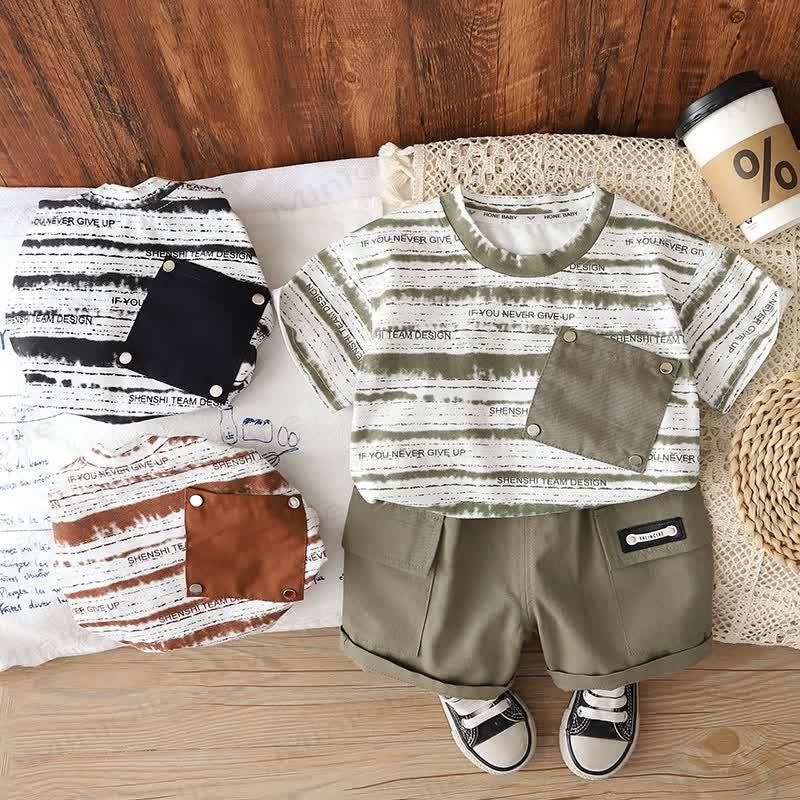 Completo per bambino composto da maglietta a righe con taschino e pantaloncini. - image 19