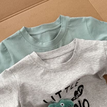 Completo per bambini LITTLE DINO composto da maglietta e pantaloncini a quadri. - image 8
