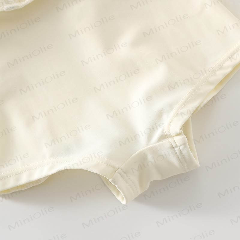 Costume da bagno per bambina con volant in tulle e cappellino. - image 3