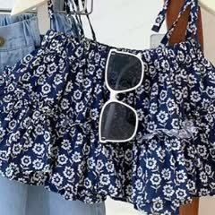 Completo da bambina composto da canotta e pantaloni blu, due pezzi. - image 2