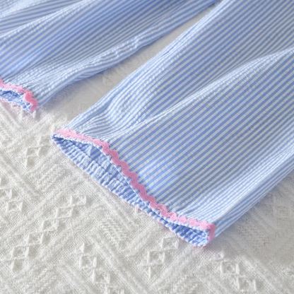 Completo da bambina composto da top blu e pantaloni a righe. - image 5