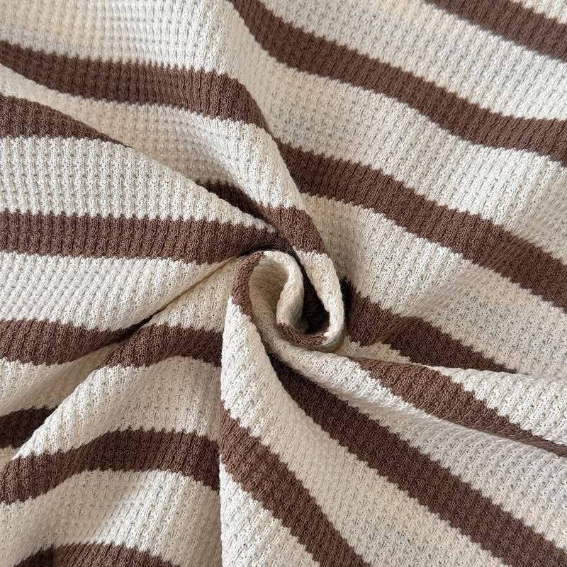 Completo da neonato in spugna con maglietta a righe e pantaloncini. - image 6