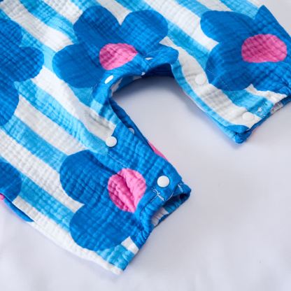 Tutina a righe a fiori azzurra con cappellino - image 5