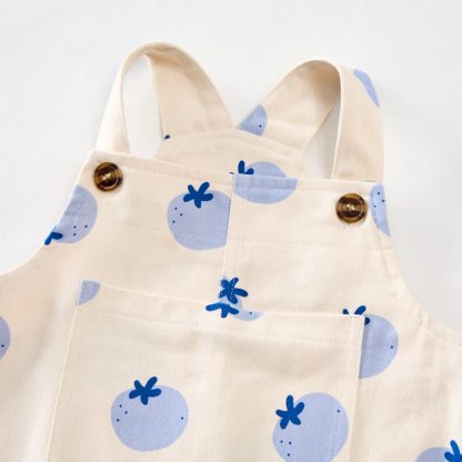 Salopette per neonati e bambini con stampa integrale di mirtilli e tasca frontale - image 4