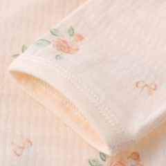 Tutina da bambina con stampa di rose - image 3