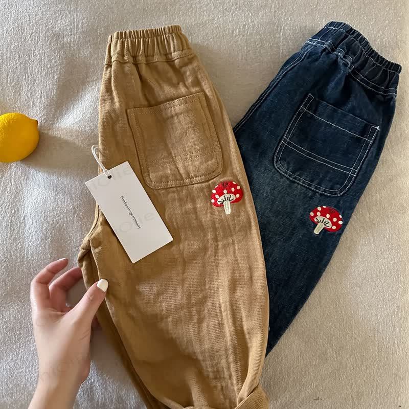 Pantaloni casual in denim di cotone con stampa a funghi per bambini - image 4