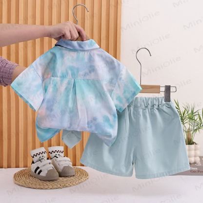 Completo per neonato/bambino composto da camicia verde con cravatta e pantaloncini. - image 2
