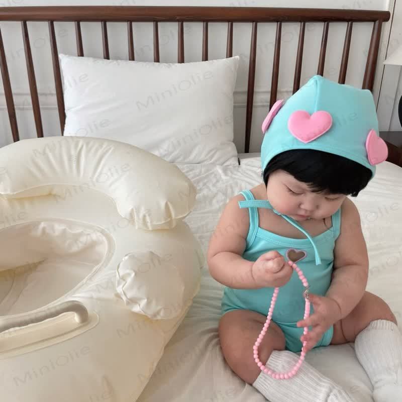 Costume da bagno per bambina con cuoricini e cappellino - image 8