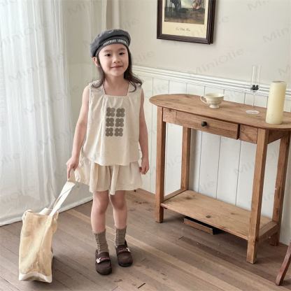 Completo da bambina composto da canotta e pantaloncini con stampa floreale. - Beige - 6-7T - image 2