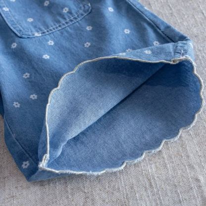 Completo da bambina con gilet e pantaloni blu a fantasia floreale. - image 8