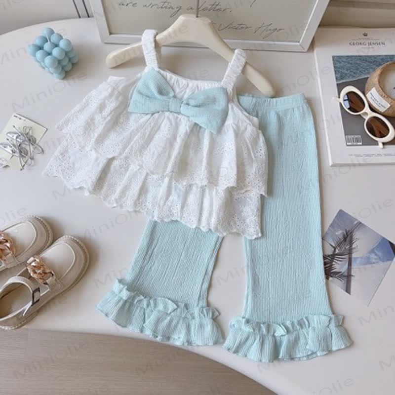 Completo per bambina composto da canotta senza maniche con fiocco in pizzo e pantaloni. - image 2