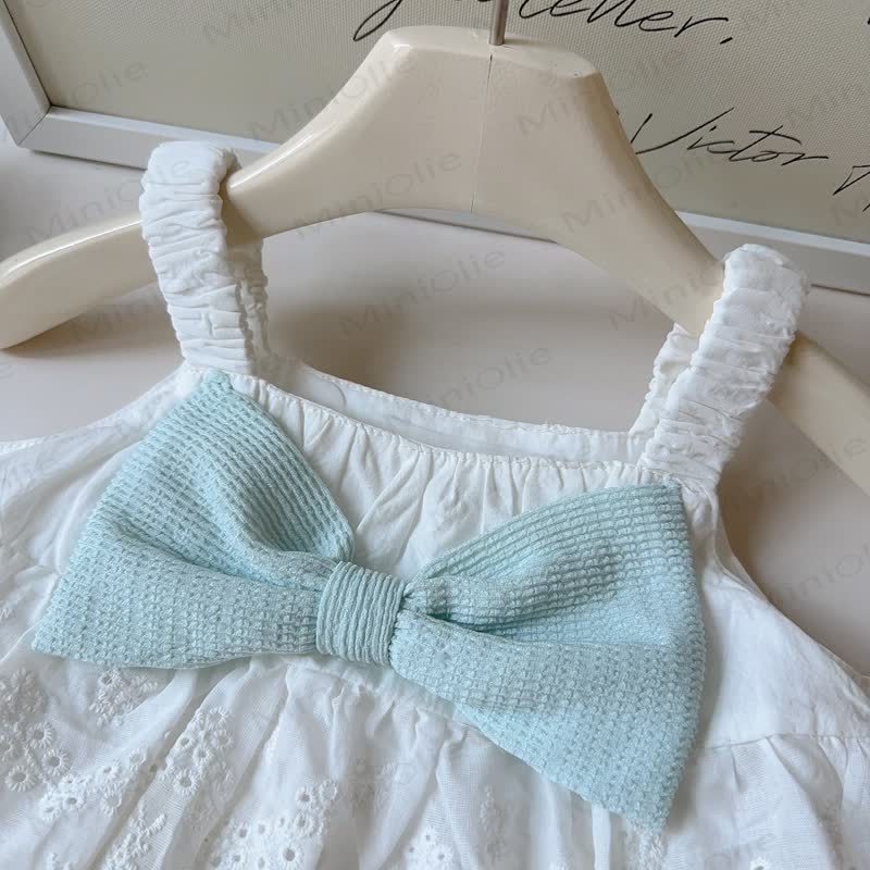 Completo per bambina composto da canotta senza maniche con fiocco in pizzo e pantaloni. - image 3