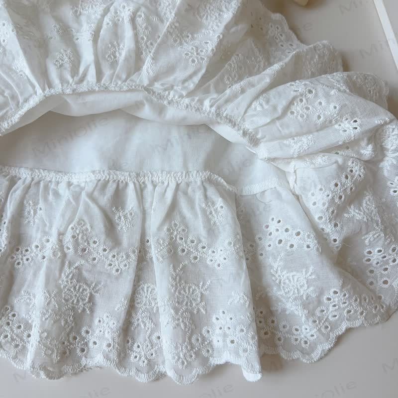 Completo per bambina composto da canotta senza maniche con fiocco in pizzo e pantaloni. - image 5