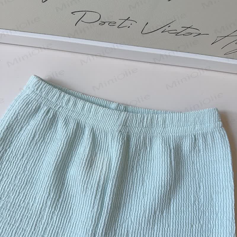 Completo per bambina composto da canotta senza maniche con fiocco in pizzo e pantaloni. - image 6