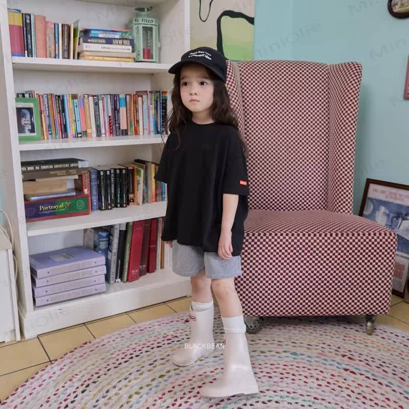 Completo per neonato composto da maglietta a tinta unita e pantaloncini a quadretti in cotone. - image 4