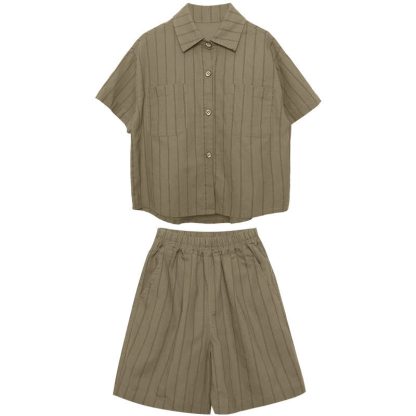 Completo da bambino composto da maglietta a righe e pantaloncini in cotone. - image 4