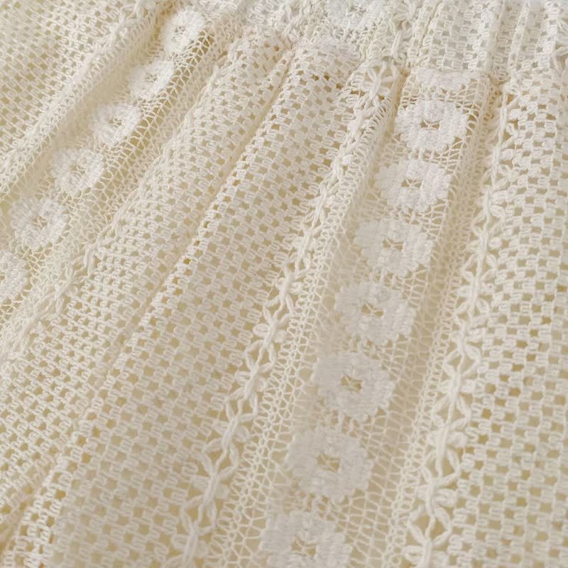 Completo per bambina composto da pantaloni o canotta e pantaloncini in pizzo beige tinta unita. - image 5