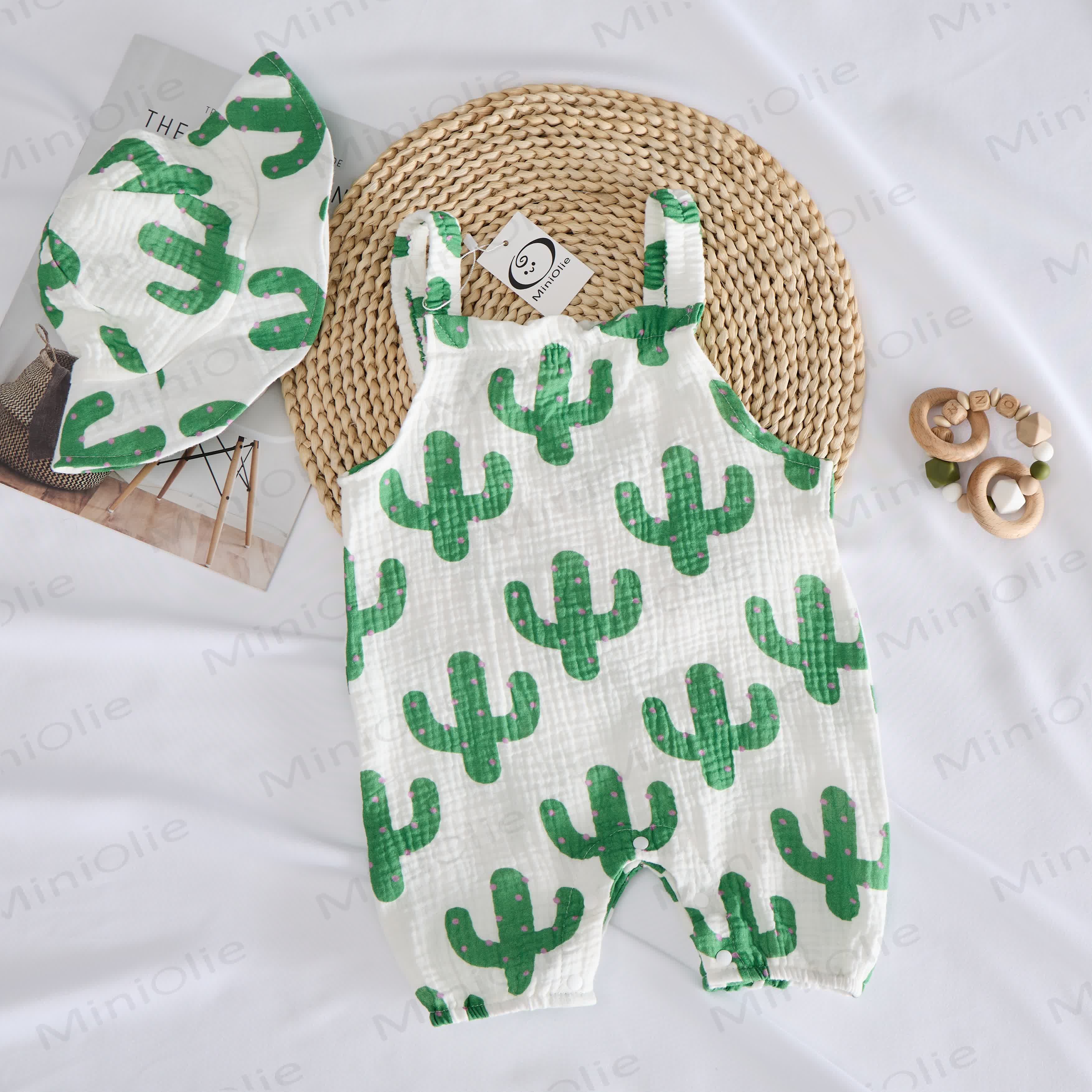 Tutina bianca per neonati con stampa di cactus e cappellino - image 2