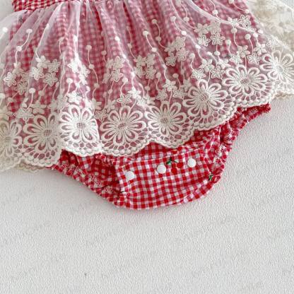 Body in pizzo a quadretti con stampa fragola per neonati - image 7