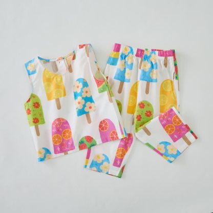 Completo da bambina senza maniche con stampa di gelato colorato, composto da due pezzi. - image 2