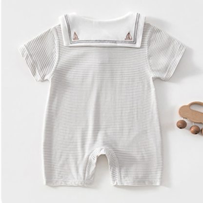 TI AMO BAMBINO Tutina a righe con colletto da marinaio e barca a vela - image 3