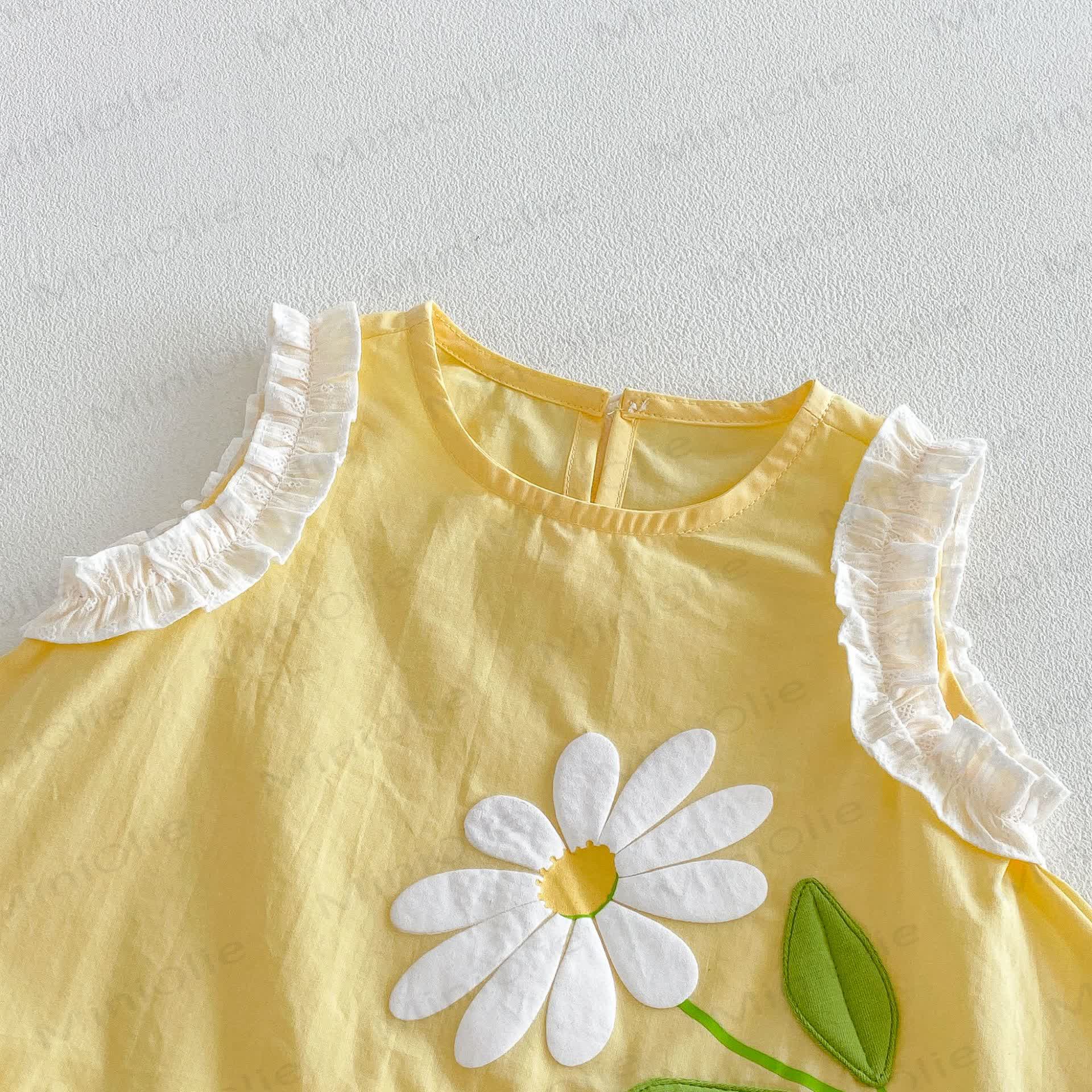 Canotta con volant a margherite per bambine, salopette floreale o pantaloncini bianchi a tinta unita. - image 6