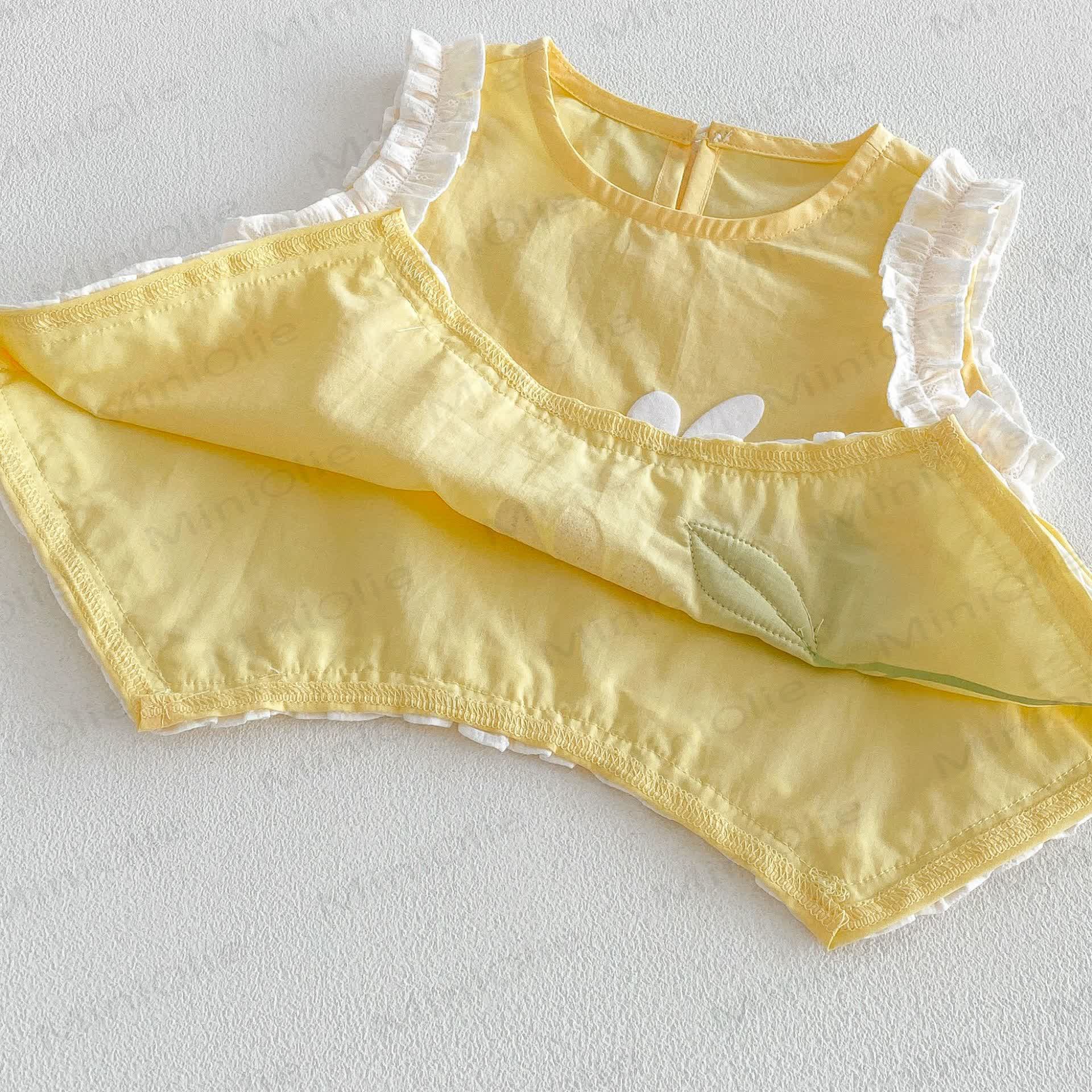 Canotta con volant a margherite per bambine, salopette floreale o pantaloncini bianchi a tinta unita. - image 8