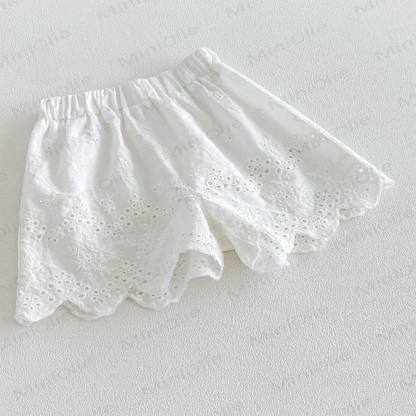 Canotta con volant a margherite per bambine, salopette floreale o pantaloncini bianchi a tinta unita. - image 12