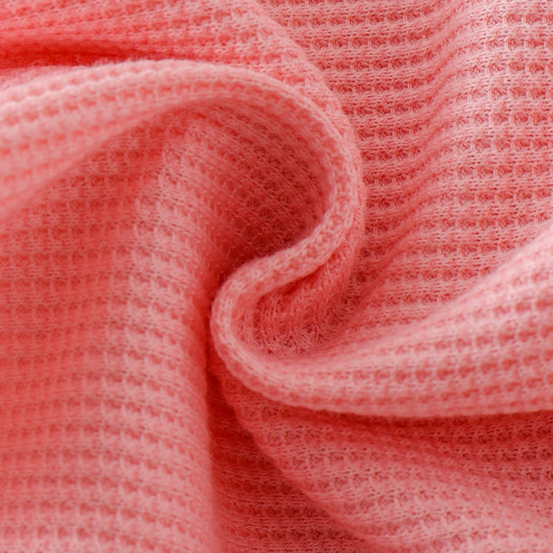 Completo da bambina composto da maglietta a maniche corte con spalline a nido d'ape e pantaloncini rosa con stampa floreale/ciliegia. - image 10