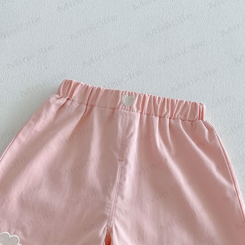 Pantaloncini da casa per bambine a tinta unita con bordo a cuoricini - image 4