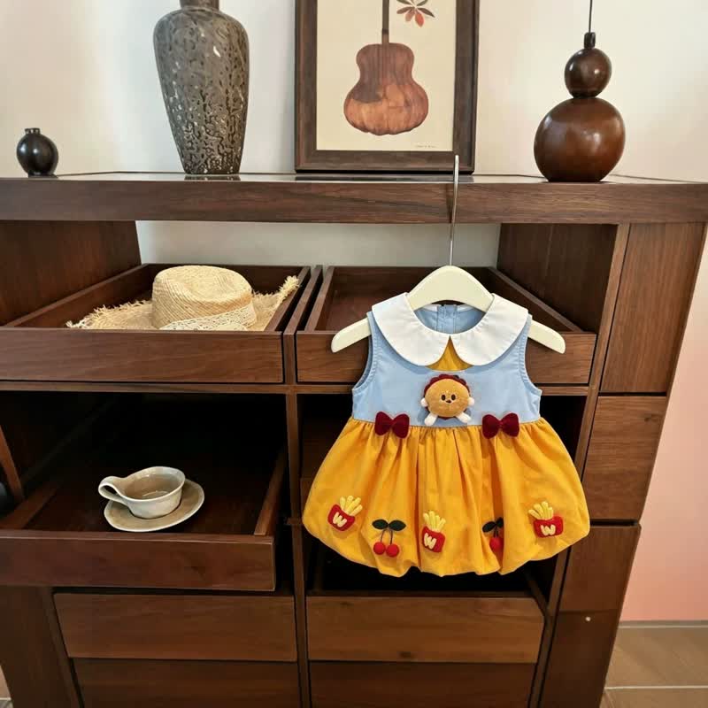 Vestito senza maniche a blocchi di colore con applicazioni a forma di hamburger per bambina. - Giallo - 36-42M - image 1