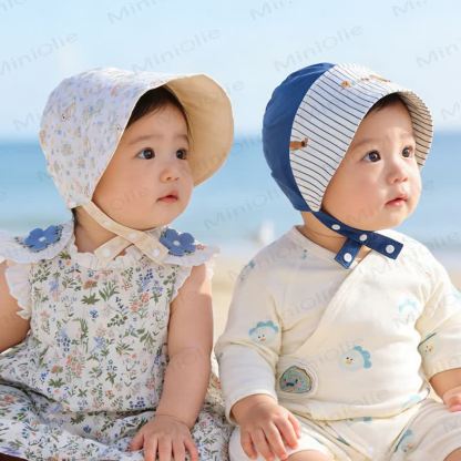 Cappellino reversibile per neonati con protezione solare - image 2
