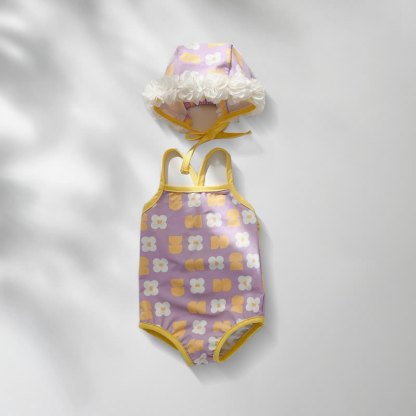 Costume da bagno intero per bambina con stampa floreale o due pezzi con arricciatura, completo di cuffia da nuoto. - Costume intero viola - 2-3T - image 4