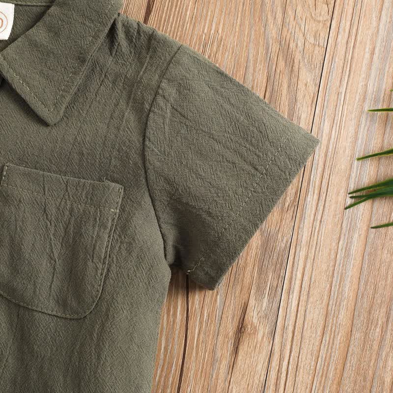 Completo da bambino in cotone e lino, composto da polo e pantaloncini in tinta unita. - image 9
