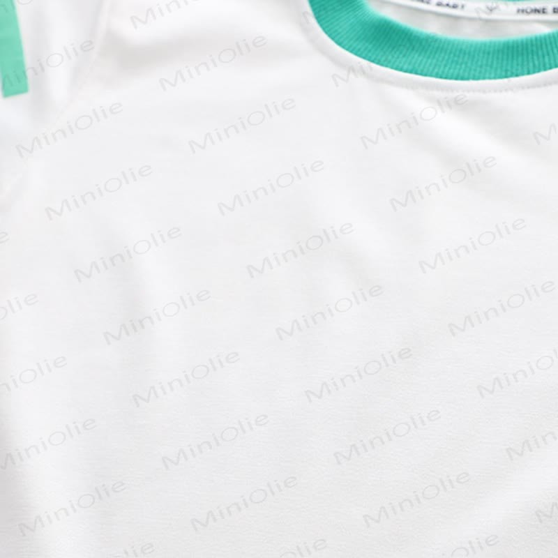 Completo da neonato composto da maglietta con stampa di dinosauri e pantaloncini con bretelle, due pezzi. - image 6
