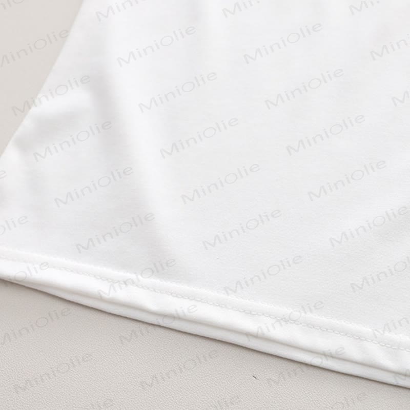 Completo da neonato composto da maglietta con stampa di dinosauri e pantaloncini con bretelle, due pezzi. - image 7