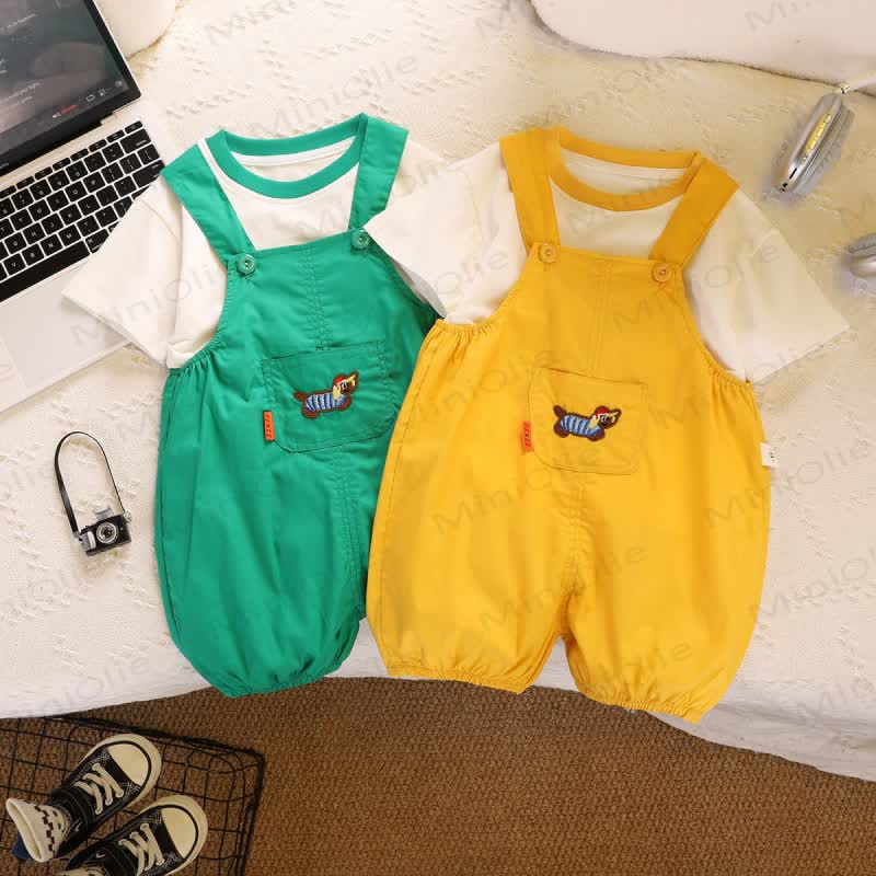 Completo da bambino composto da maglietta con stampa di bassotto e pantaloncini con bretelle, due pezzi. - image 3