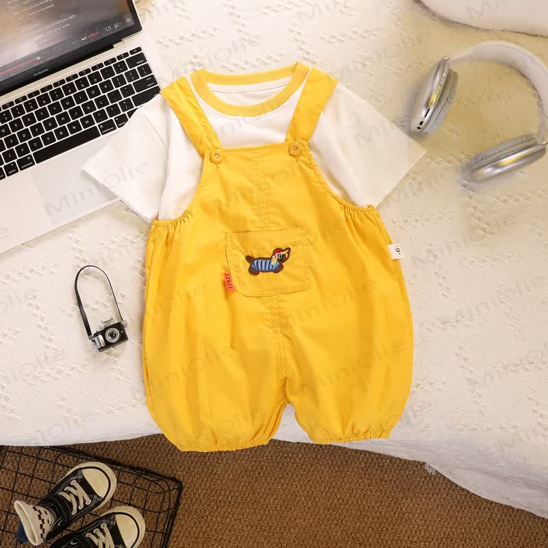 Completo da bambino composto da maglietta con stampa di bassotto e pantaloncini con bretelle, due pezzi. - image 5