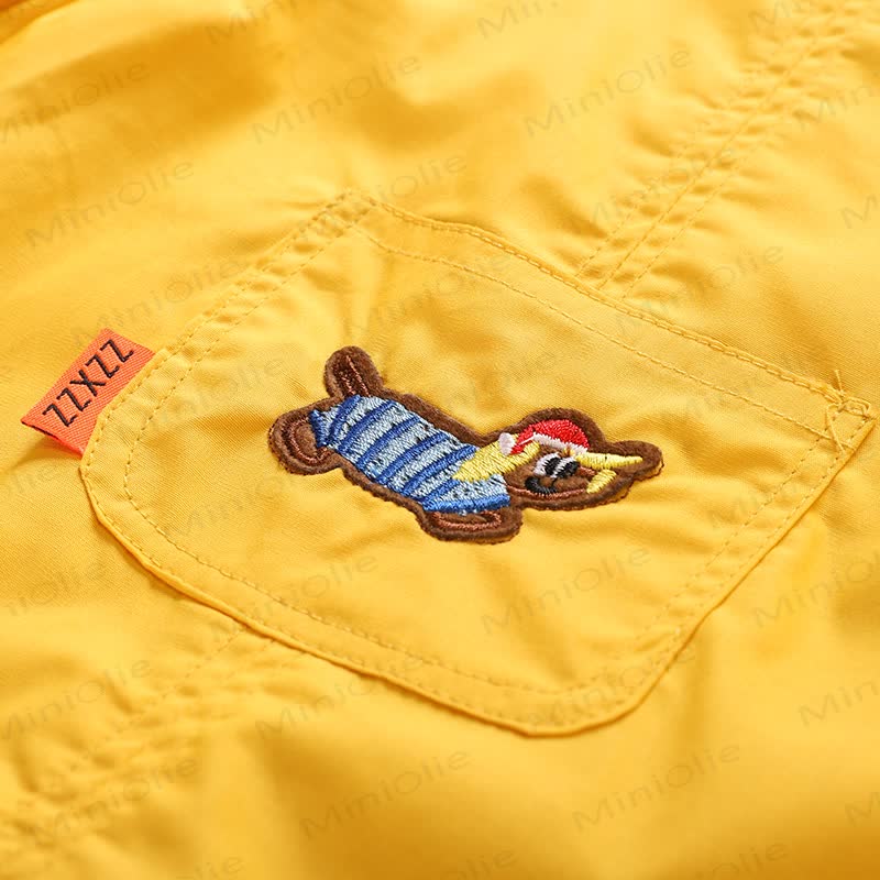 Completo da bambino composto da maglietta con stampa di bassotto e pantaloncini con bretelle, due pezzi. - image 7
