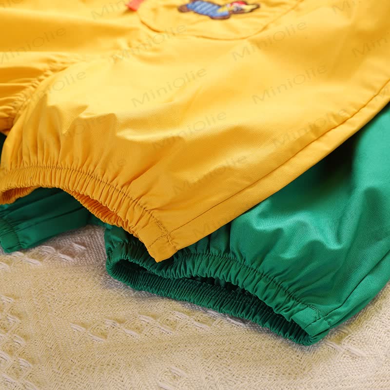 Completo da bambino composto da maglietta con stampa di bassotto e pantaloncini con bretelle, due pezzi. - image 8