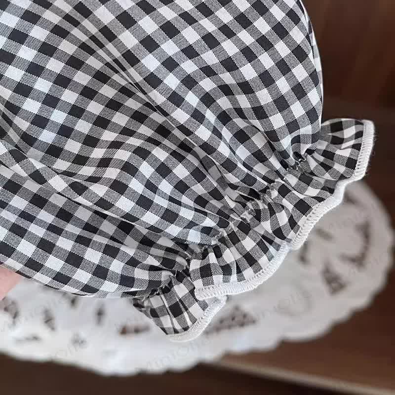 Pantaloni casual da bambina a quadretti con ricamo di coniglietto e volant sui polsini. - image 6