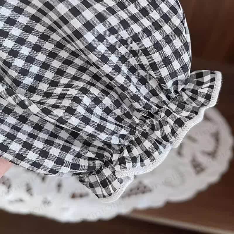 Pantaloni casual da bambina a quadretti con ricamo di coniglietto e volant sui polsini. - image 6