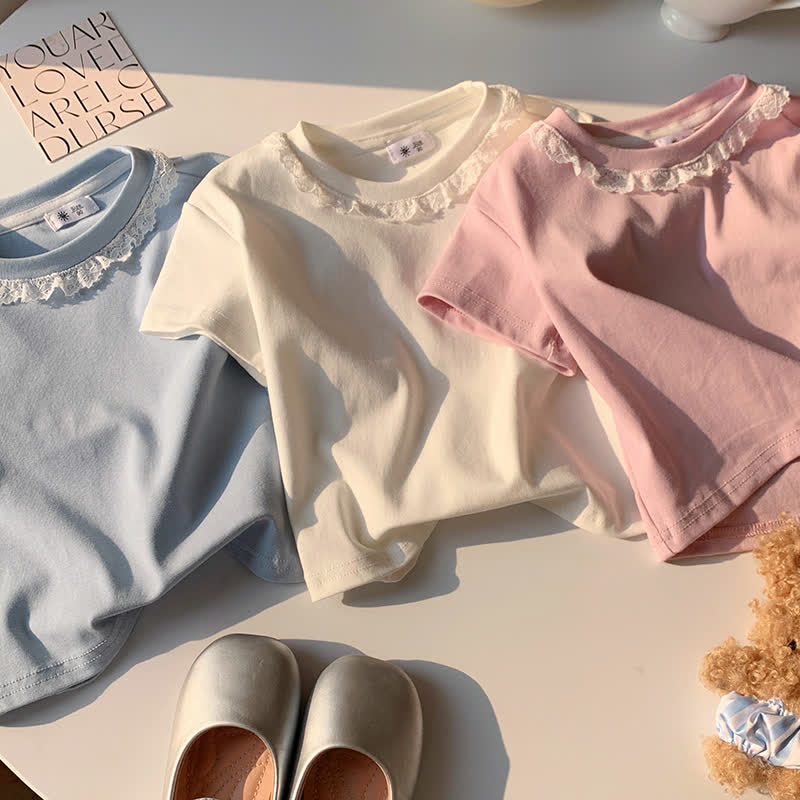 T-shirt estiva da bambina a tinta unita con colletto in pizzo - image 7