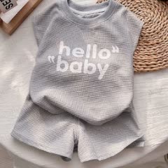 Completo da casa per neonati e bambini composto da maglietta e pantaloncini in maglia a nido d'ape. - image 2