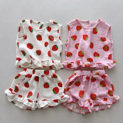 Completo da bambina composto da top a balze con fragole e pantaloncini senza maniche, due pezzi. - image 1