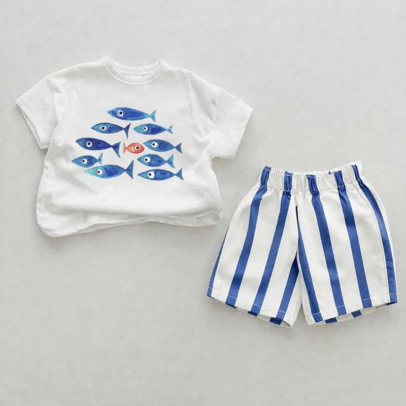 Completo due pezzi con pantaloncini a righe verticali blu e stampa di pesciolini per neonati. - Bianco e Blu - 2-3T - image 1