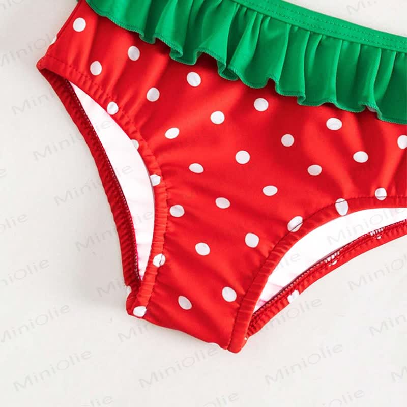 Costume da bagno a due pezzi per bambina con stampa fragole e pois, completo di cuffia. - image 3