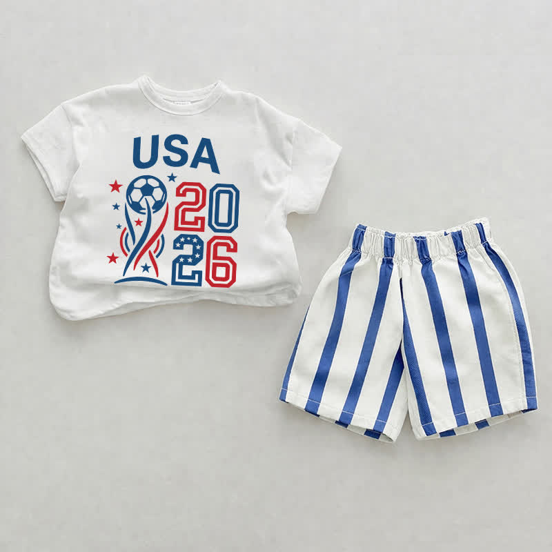 Completo da neonato USA 2026 con stampa a tema calcio, composto da pantaloncini a due pezzi a righe verticali blu. - Bianco e Blu - 2-3T - image 1